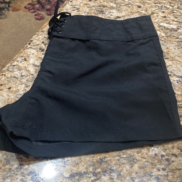 Island Escape board shorts - Picture 8 of 9